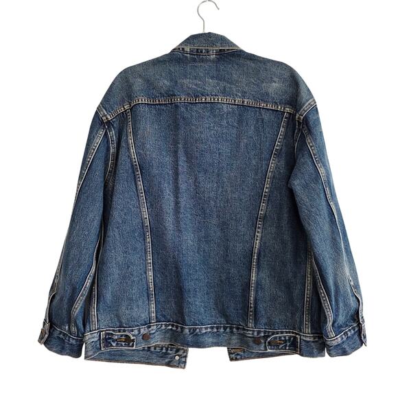 Levi's Woman's Premium Medium Wash Oversized Denim Trucker Jacket Size Small - Picture 4 of 7